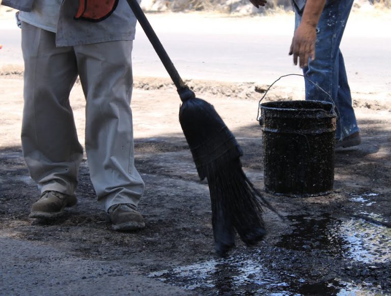 Continúan los trabajos de bacheo en la capital