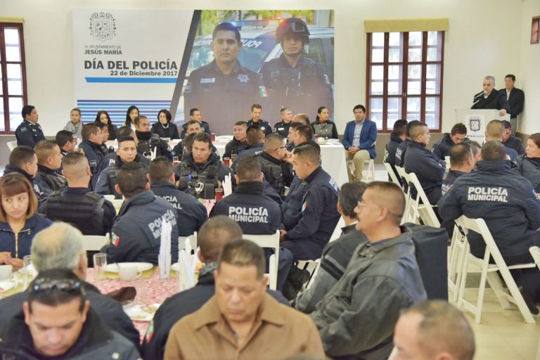 Celebra Jesús María a los policías en su día
