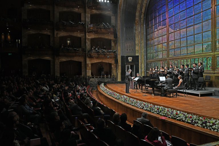 Realizan concierto en memoria de Rafael Tovar y de Teresa