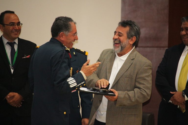 Por primera vez, buscan Ejército y comunidad científica caminos para colaborar