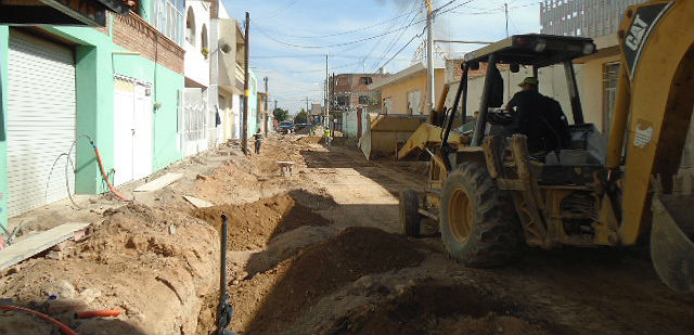 Aún al 45% avance de pavimentación de calles en San Francisco de los Romo