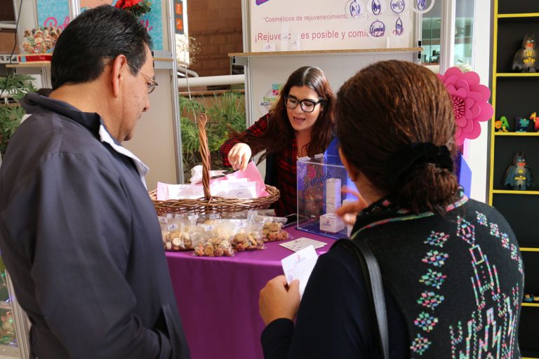 Empresarios locales exhiben sus productos en el Museo Descubre
