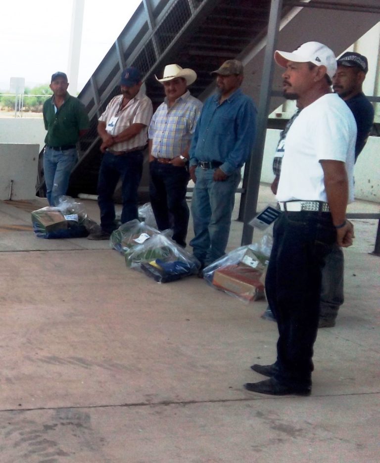 Personal de estaciones de transferencia reciben uniformes