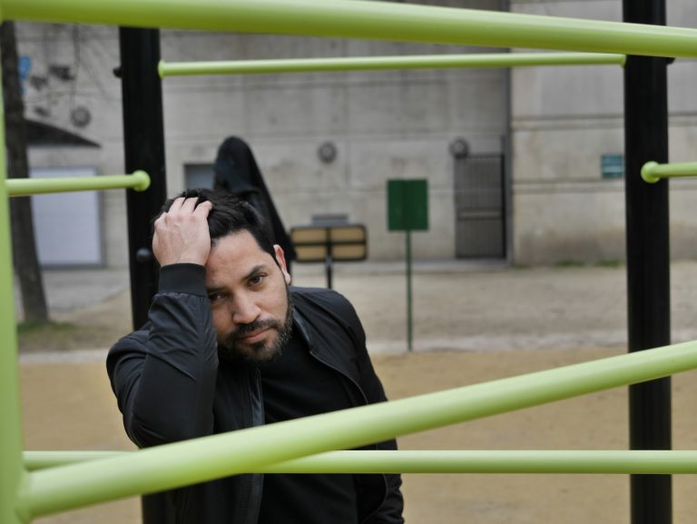 ¿Qué tipo de literatura se puede y debe hacer en países que se desmoronan? / Entrevista a Diego Trelles Paz