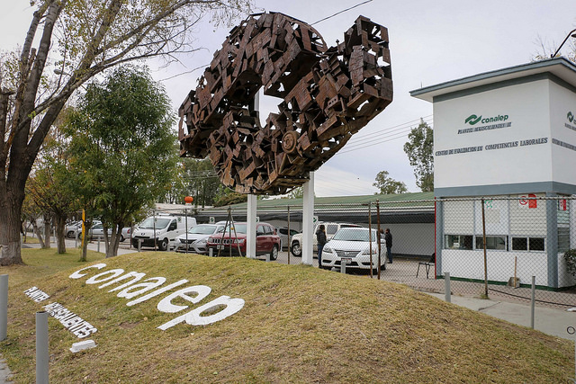 166 docentes del Conalep reciben constancias de base