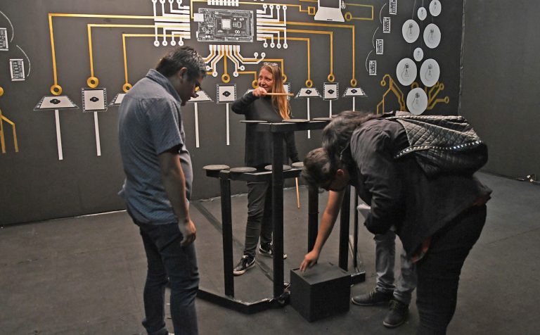 La exposición Todo se construye está conformada por experimentos digitales