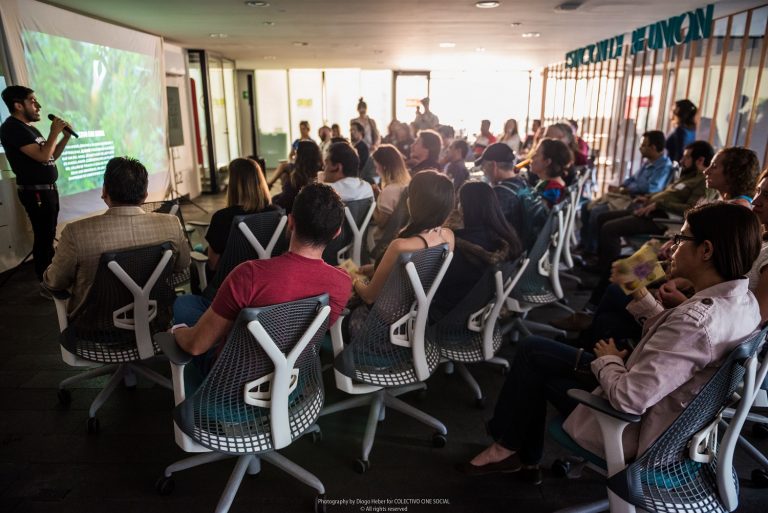 Apoyan a la sociedad a través de proyecciones de cine