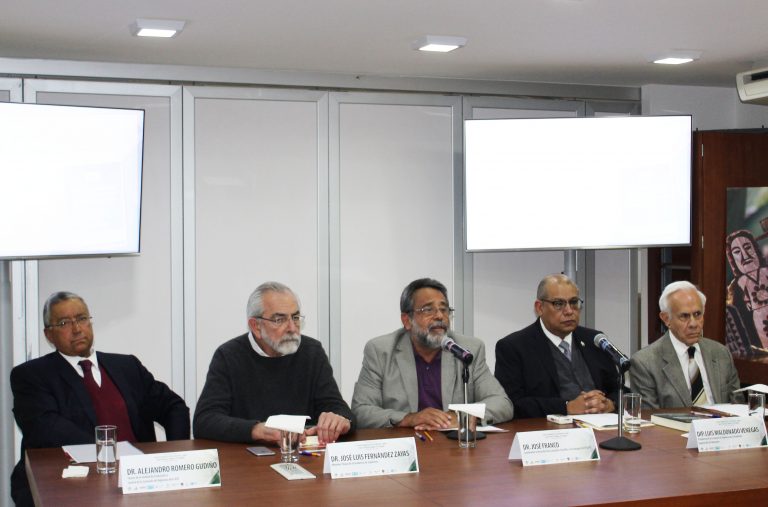 Presentan libro sobre fiscalización y combate a la corrupción