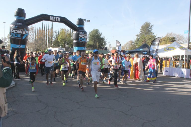 Participa ciudadanía en Carrera de Reyes de Aguascalientes