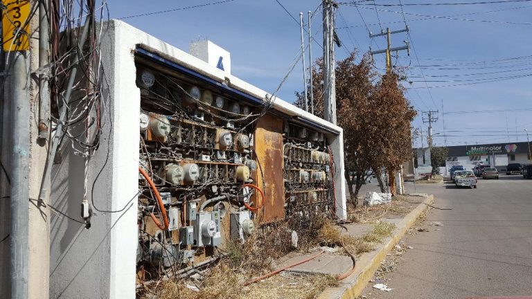 Pésimas instalaciones de la luz en la Central de Abastos