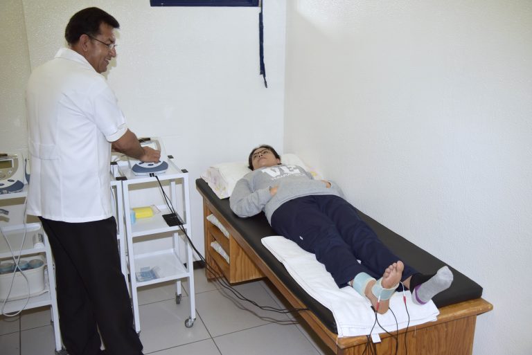 Entregan equipo de terapia física al Centro de Rehabilitación e Integración Social del DIF Aguascalientes