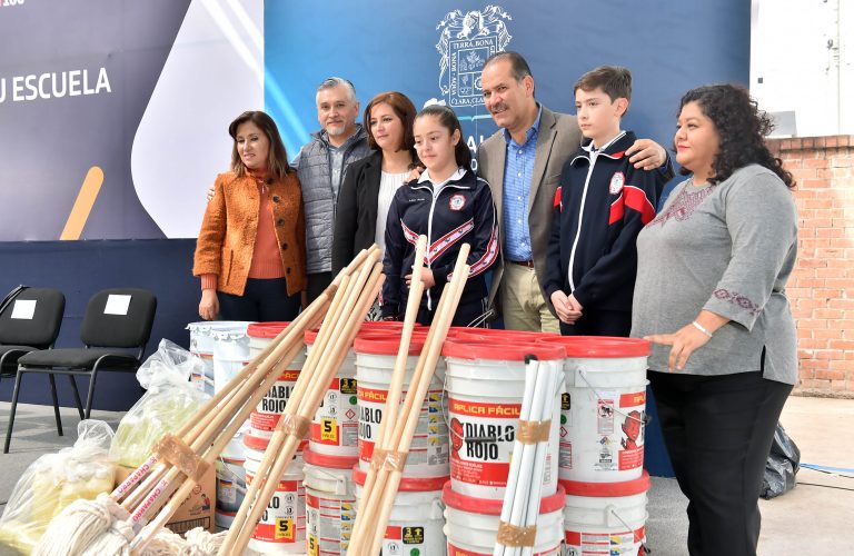 Escuela Margarita Maza de Juárez en Aguascalientes recibe material para su renovación