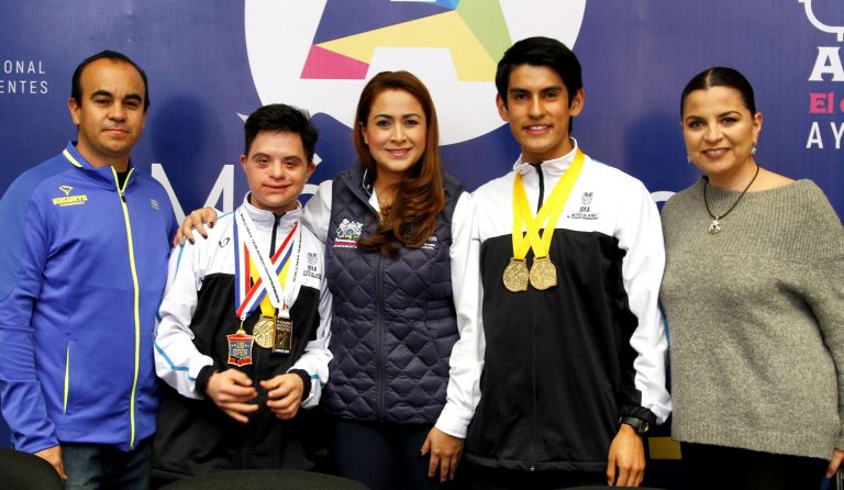 Jóvenes atletas visitan el Ayuntamiento de Aguascalientes