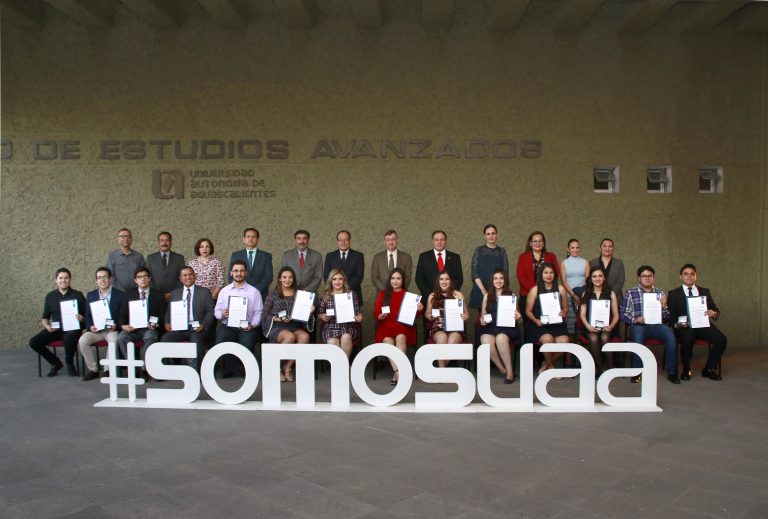 Universidad Autónoma de Aguascalientes reconoce a recién egresados que obtuvieron Premio de Excelencia