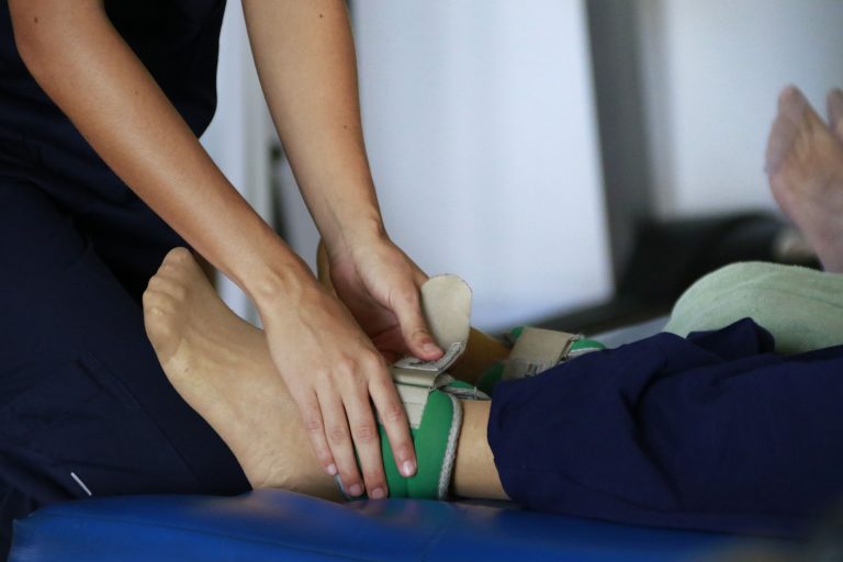 Trabaja Autónoma de Aguascalientes en desarrollo de plataformas digitales para pacientes con parálisis de pierna, dorso y cabeza