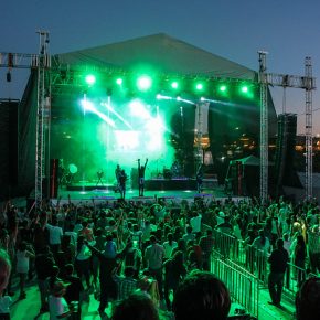 16999845217_689f4046f7_z