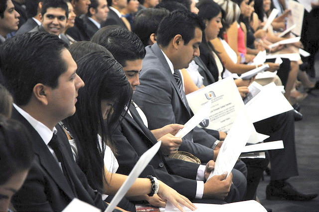 Mil 500 egresados en Aguascalientes tienen congeladas sus cédulas profesionales