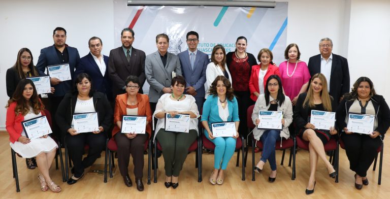Instituto de Educación de Aguascalientes entregó 11 plazas docentes por concurso de promoción y nuevo ingreso