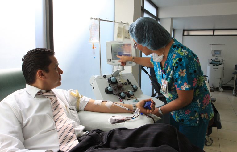 Por cada donador de sangre, se benefician hasta tres personas