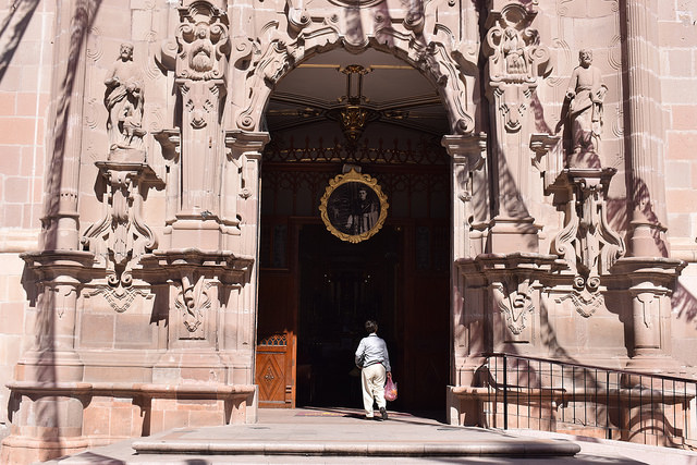 Prelados no pueden hacer política desde el púlpito