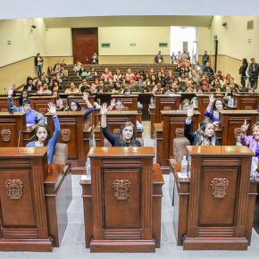 33291325336_2d516ec233_z