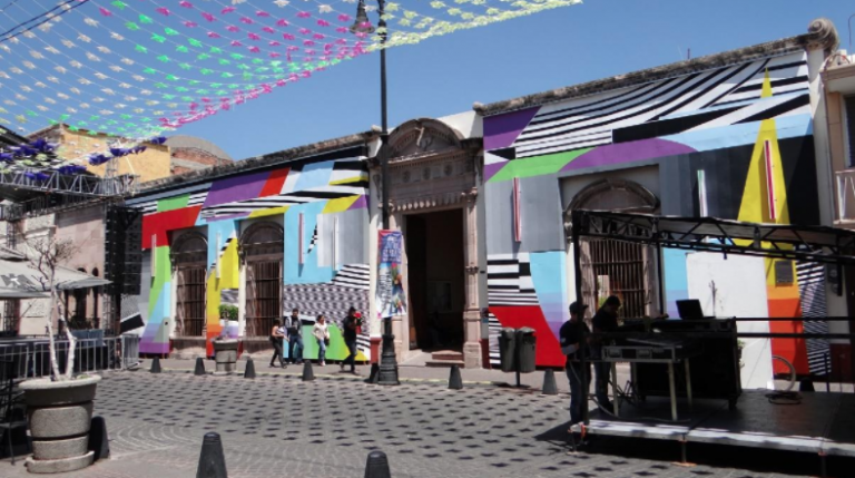 La fachada de Centro Artes Visuales / Rasgando la retina