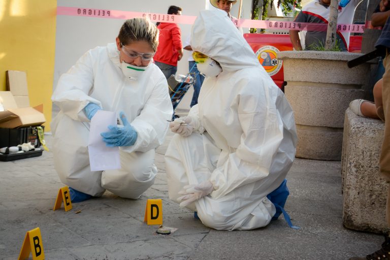 Policías criminalistas de Aguascalientes tienen stand en la Feria