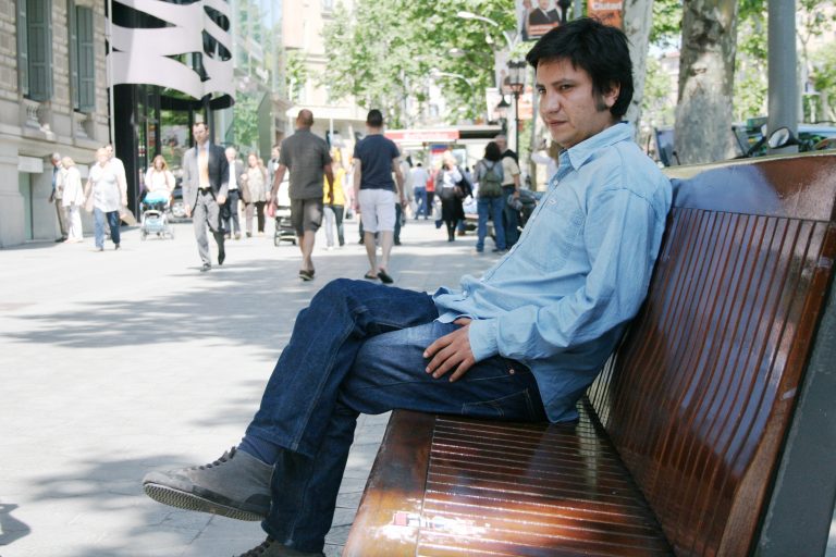 La naturaleza del poema es inestable, transitoria, efímera | Entrevista a Alejandro Zambra, sobre Mudanza