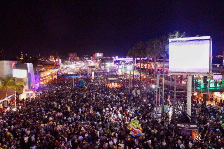 Policías de Aguascalientes reciben bono por trabajar en la Feria