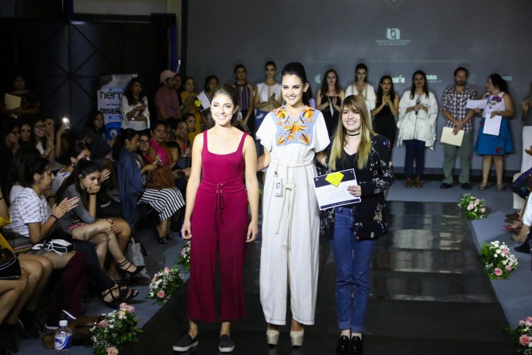 Impulsa la Autónoma de Aguascalientes el reconocimiento de los artesanos textiles en concurso de Bienal de Moda