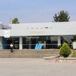 18503134485_09feed677a_z