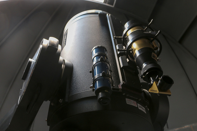 Capacitan a casas de ciencia y tecnología en astronomía