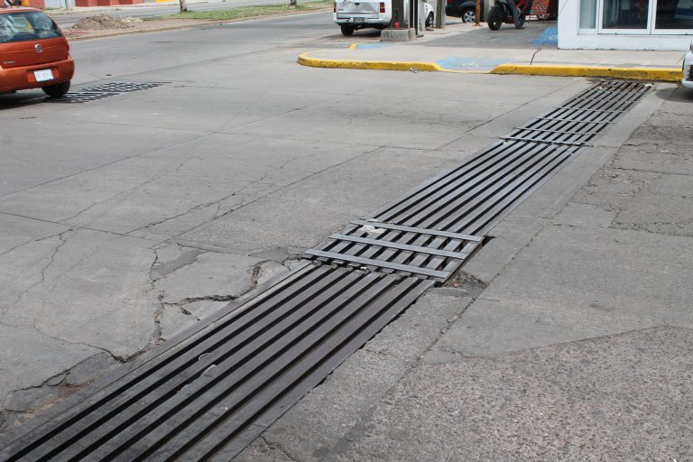Realizan labores preventivas de limpieza a rejillas pluviales de Aguascalientes