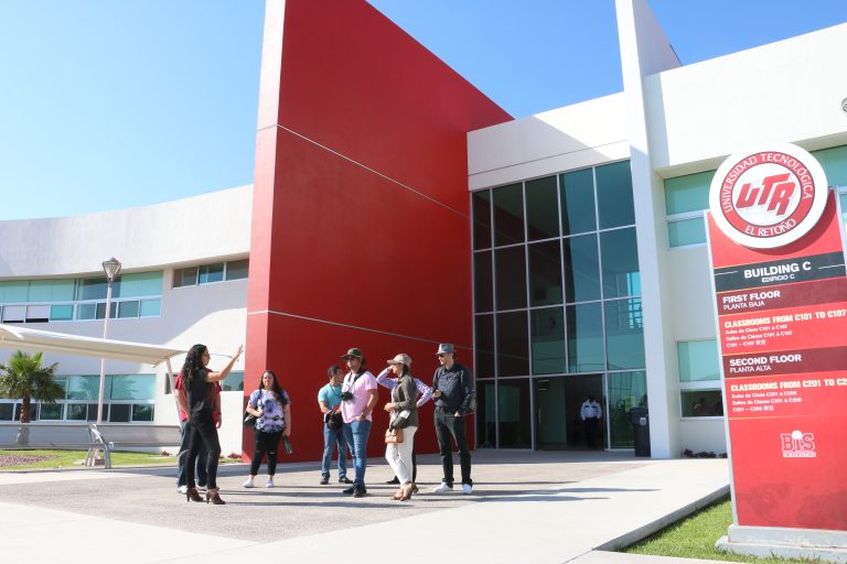 Estudiantes de Tucson, Arizona, reciben curso en la Universidad Tecnológica El Retoño, en Aguascalientes