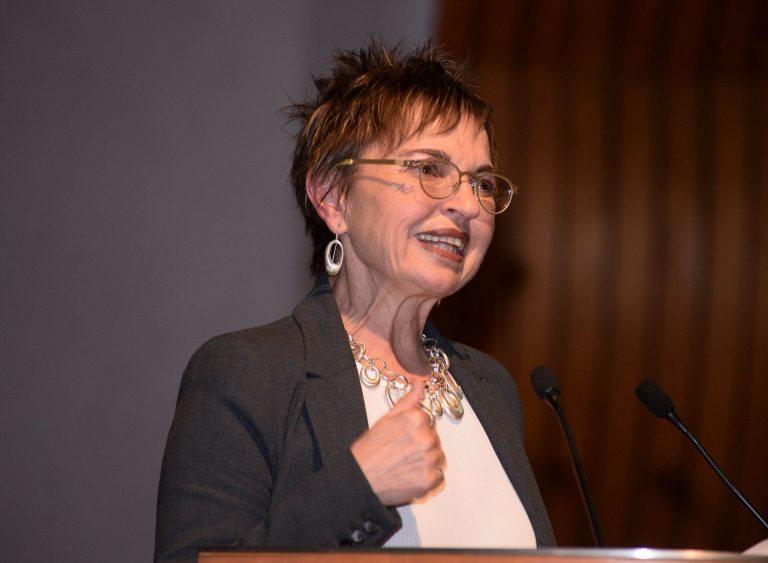 La capacidad de hablar una lengua es lo único que nos hace “seres históricos”