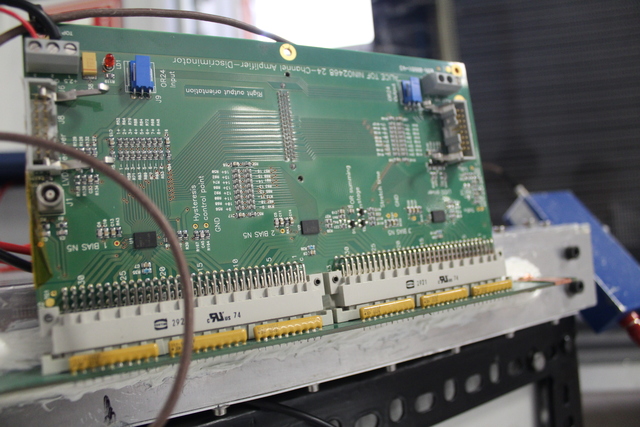 Estudiantes construyen detector de partículas de bajo costo