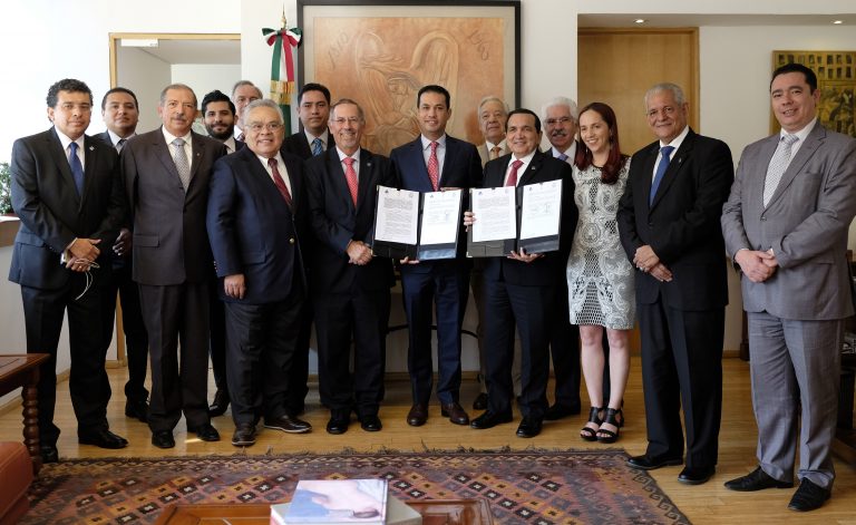 IMSS y Concanaco acuerdan impulsar innovación tecnológica