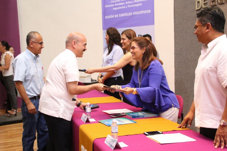 Realizó la Universidad Autónoma de Aguascalientes Seminario de investigación