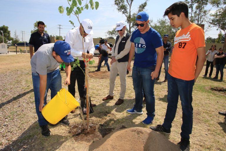 Autónoma de Aguascalientes participa en programa de reforestación