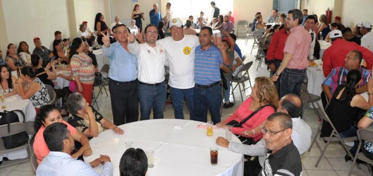 Lozano Rivera Río recibe apoyo de taxistas