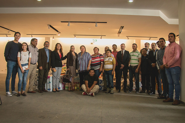 Autónoma de Aguascalientes hace entrega simbólica de colecta de víveres para Las Patronas