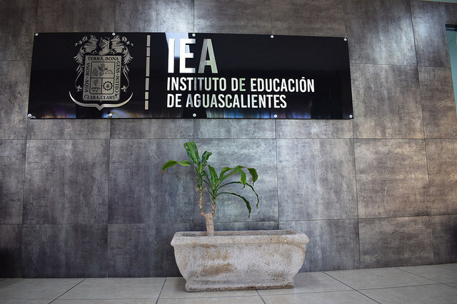 Perezchica afirma que abogado está cobrando al Instituto de Educación de Aguascalientes  por trabajo que no realizó