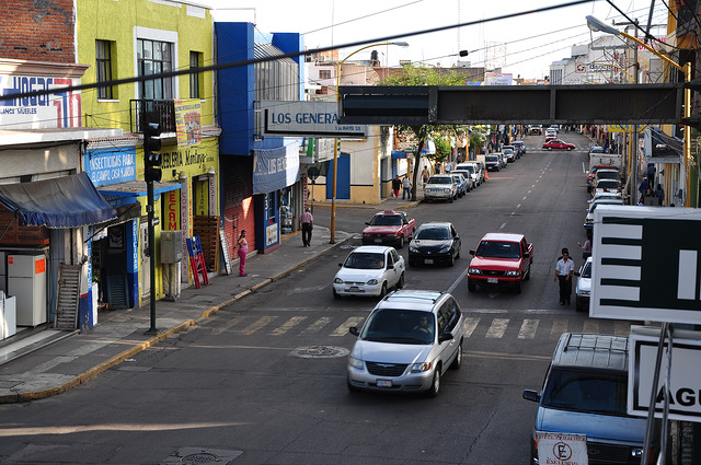 Operativo de Tránsito en Aguascalientes por fiesta religiosa en calle 5 de Mayo