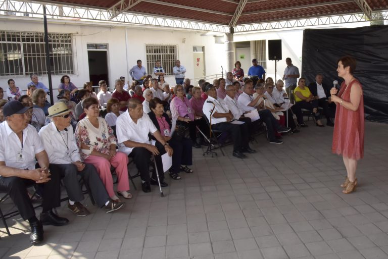 Estudiantes de sicología de la Autónoma de Aguascalientes imparten talleres en Casa del Abuelo