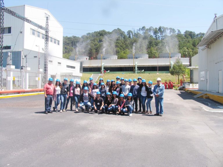 Estudiantes de la Universidad Politécnica de Aguascalientes realizan visita a industrias