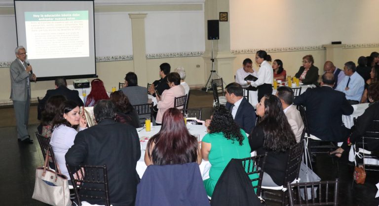 Concluyen diplomados de profesionalización docente para maestros de primaria en Aguascalientes