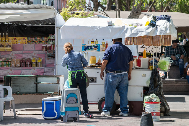 Pedirán a comerciantes del Quincenario de la Virgen en Aguascalientes que no den bolsas de plástico ni popotes