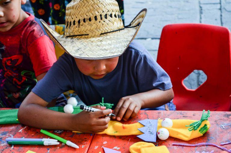 Promueven UEA tradición artesanal a través de talleres en Aguascalientes