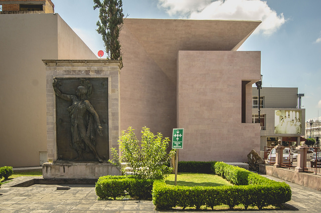 Cancelado, el Mausoleo de Jesús F. Contreras