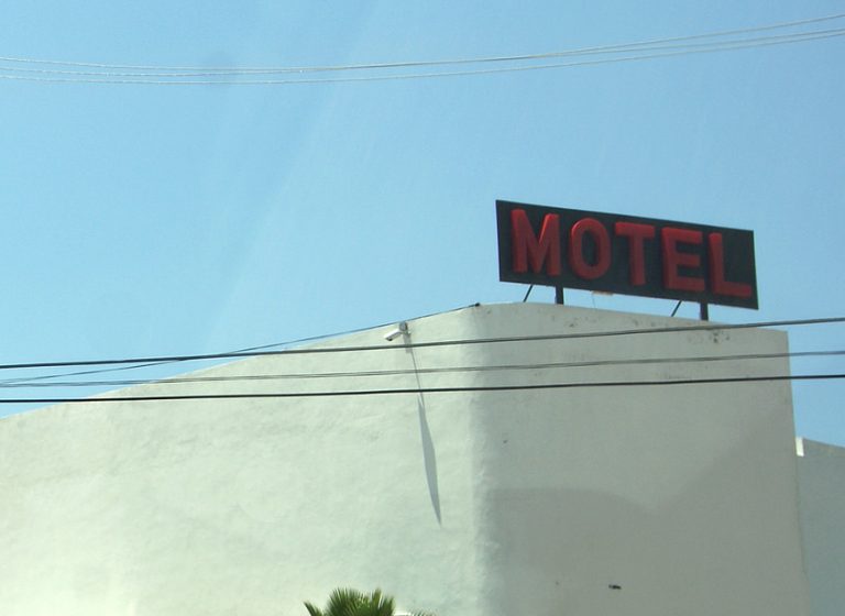 Menores de edad en Aguascalientes no pueden ingresar a moteles